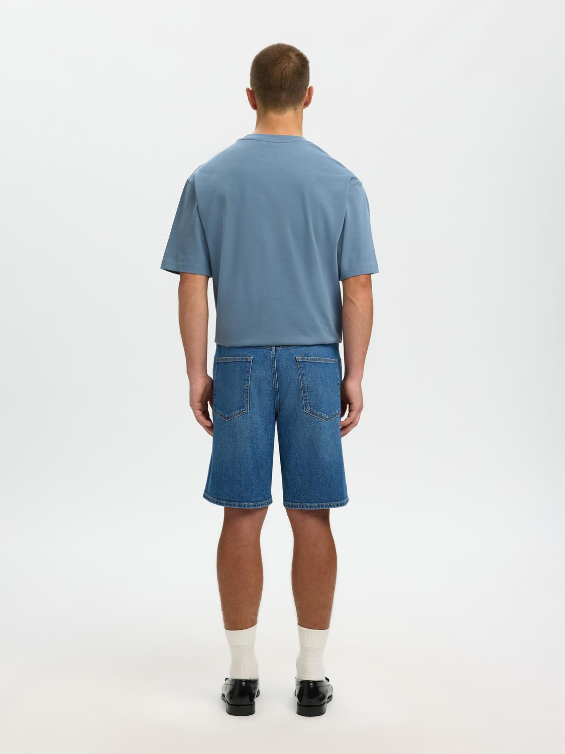 model_shot-back